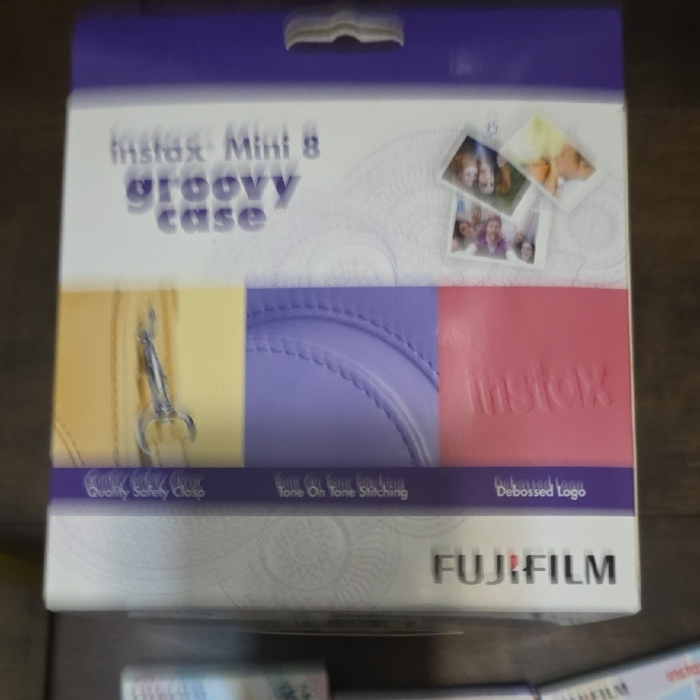 Fujifilm Instax Mini 8 in Bright Yellow with Accessories - Picture 6 of 7